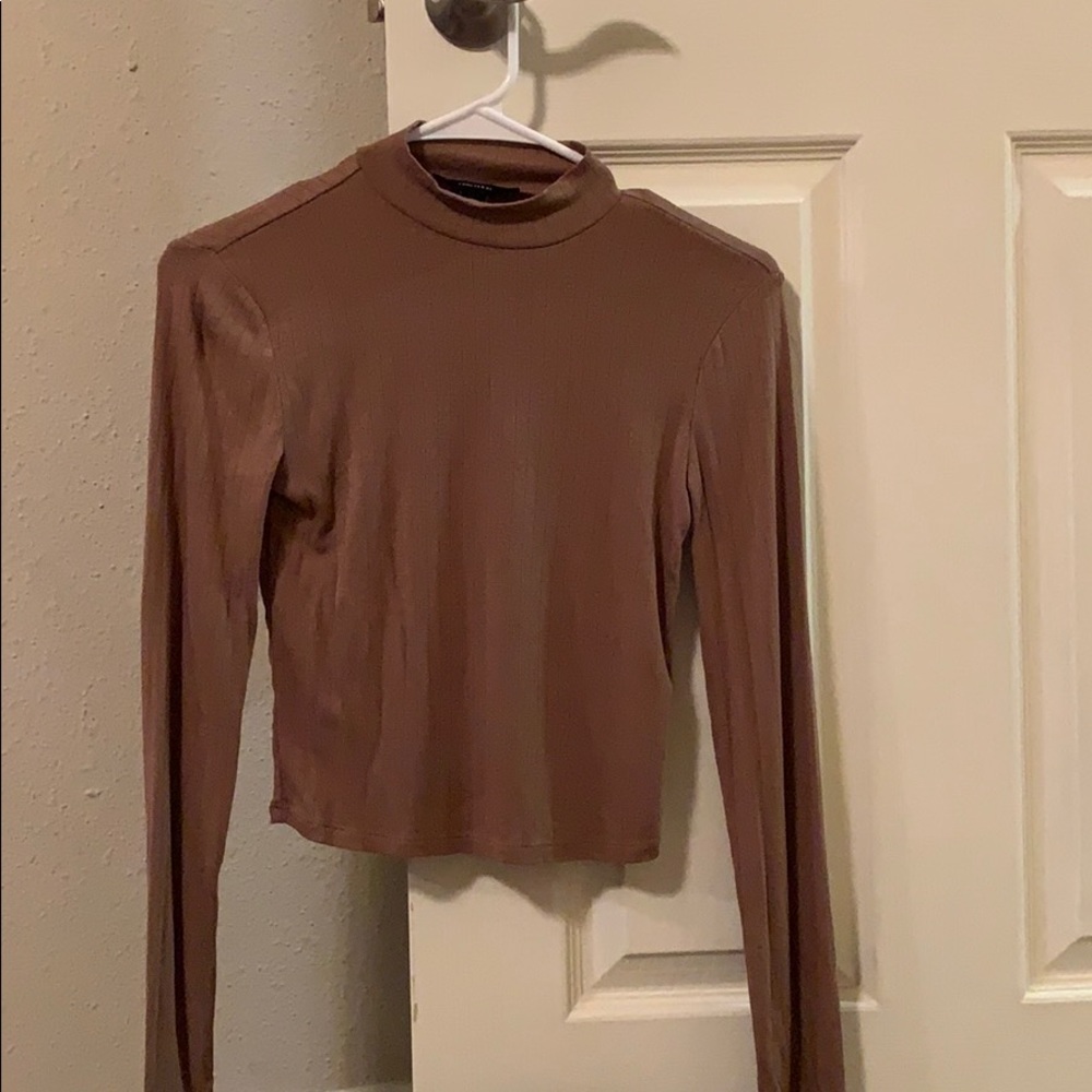 Cute brown lightly turtle necked shirt!